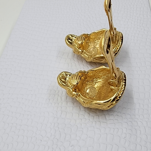 Kenneth Jay Lane Gold & Faux Pearl Clip On Earrings - Picture 11 of 16